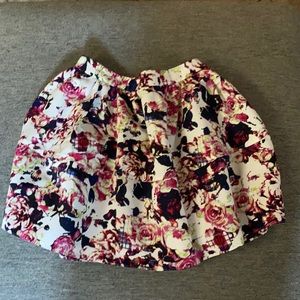 Express floral flare skirt with side pockets, back zipper, size medium, like new